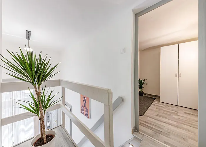 Westend Loft Chic 2br W Ac By Nyugati & M3 Metro