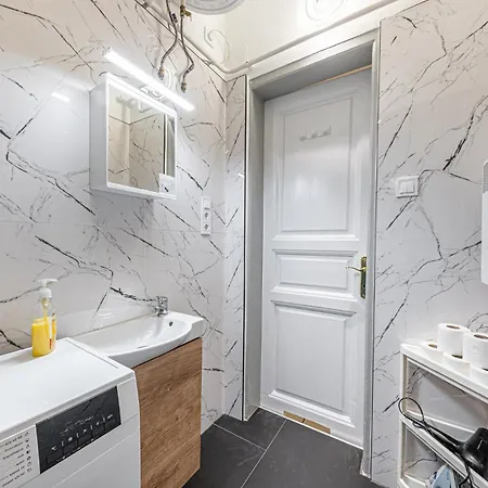 Westend Loft Chic 2br W Ac By Nyugati & M3 Metro