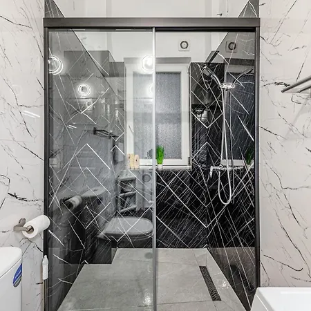 Westend Loft Chic 2br W Ac By Nyugati & M3 Metro Apartment Budapest