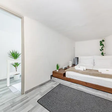 Westend Loft Chic 2br W Ac By Nyugati & M3 Metro * Budapest