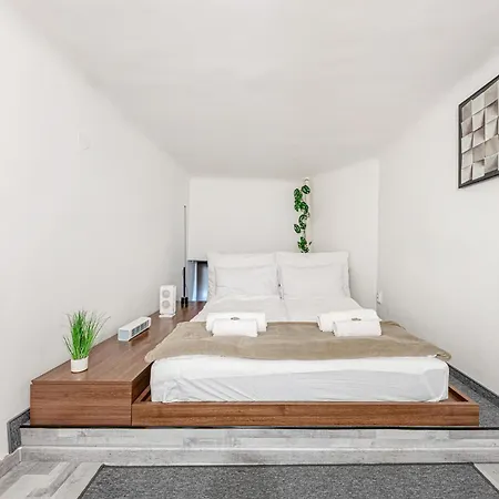 Westend Loft Chic 2br W Ac By Nyugati & M3 Metro Budapešť