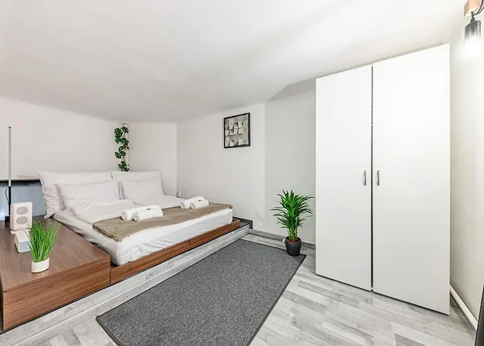 Westend Loft Chic 2br W Ac By Nyugati & M3 Metro アパート ブダペスト