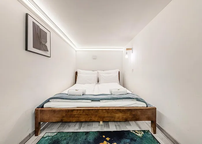 Westend Loft Chic 2br W Ac By Nyugati & M3 Metro * Budapest