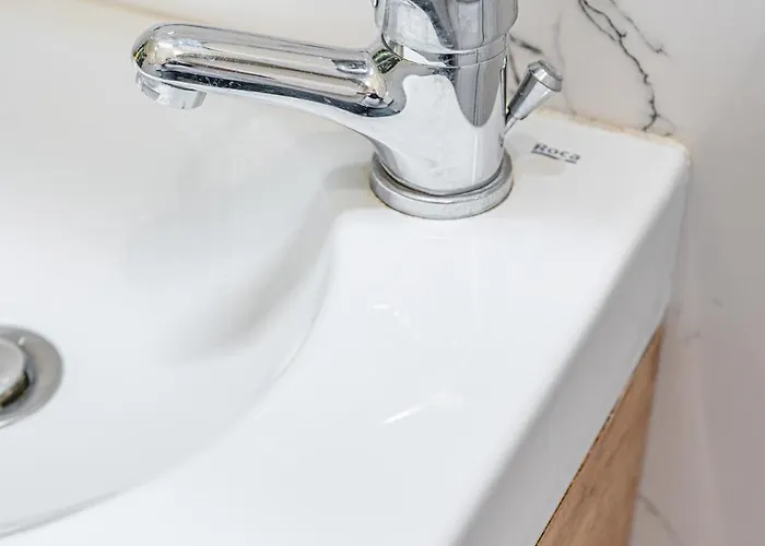 Westend Loft Chic 2br W Ac By Nyugati & M3 Metro Apartment
