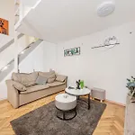 Westend Loft Chic 2br W Ac By Nyugati & M3 Metro Будапешт