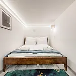 Westend Loft Chic 2br W Ac By Nyugati & M3 Metro * Будапешт