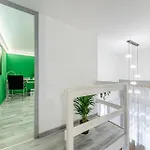 Westend Loft Chic 2br W Ac By Nyugati & M3 Metro Апартаменты Будапешт