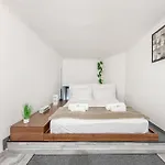 Westend Loft Chic 2br W Ac By Nyugati & M3 Metro Будапешт