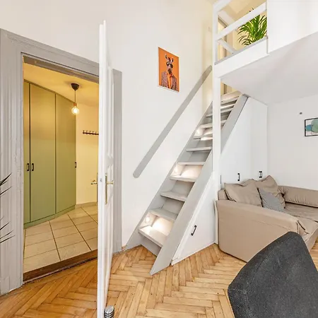 Westend Loft Chic 2br W Ac By Nyugati & M3 Metro Apartman