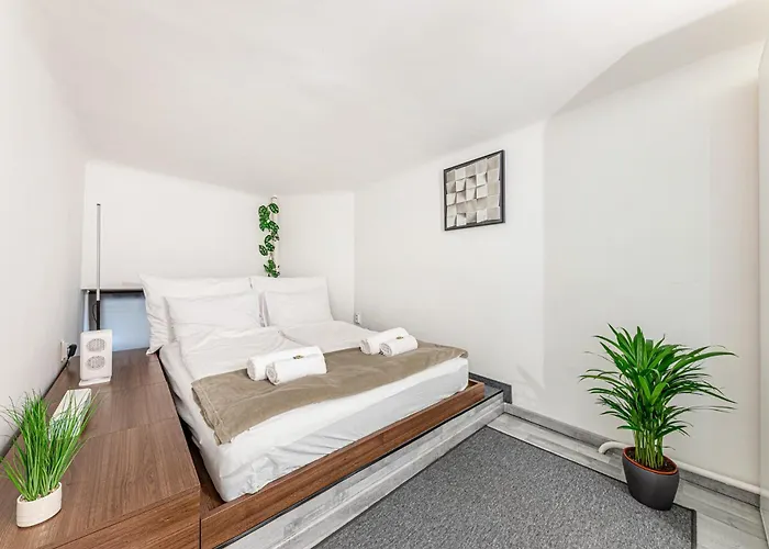 Апартаменты Westend Loft Chic 2br W Ac By Nyugati & M3 Metro Будапешт