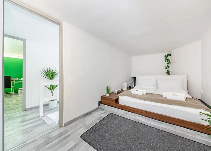 Westend Loft Chic 2br W Ac By Nyugati & M3 Metro * Будапешт