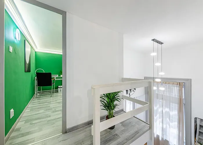 Westend Loft Chic 2br W Ac By Nyugati & M3 Metro Апартаменты Будапешт